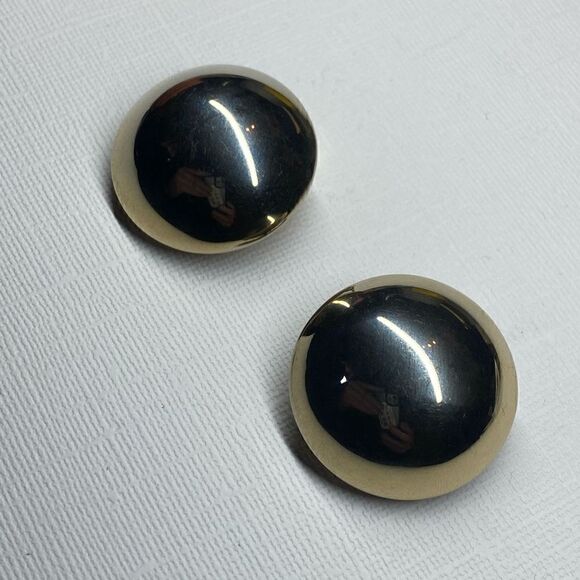 *Sarah Coventry* Stamped Vintage Gold Toned Clip On Earrings - Picture 1 of 6